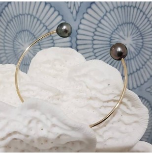 NCTPCUFF1 - 9ct Cuff Bangle with Tahitian pearls 