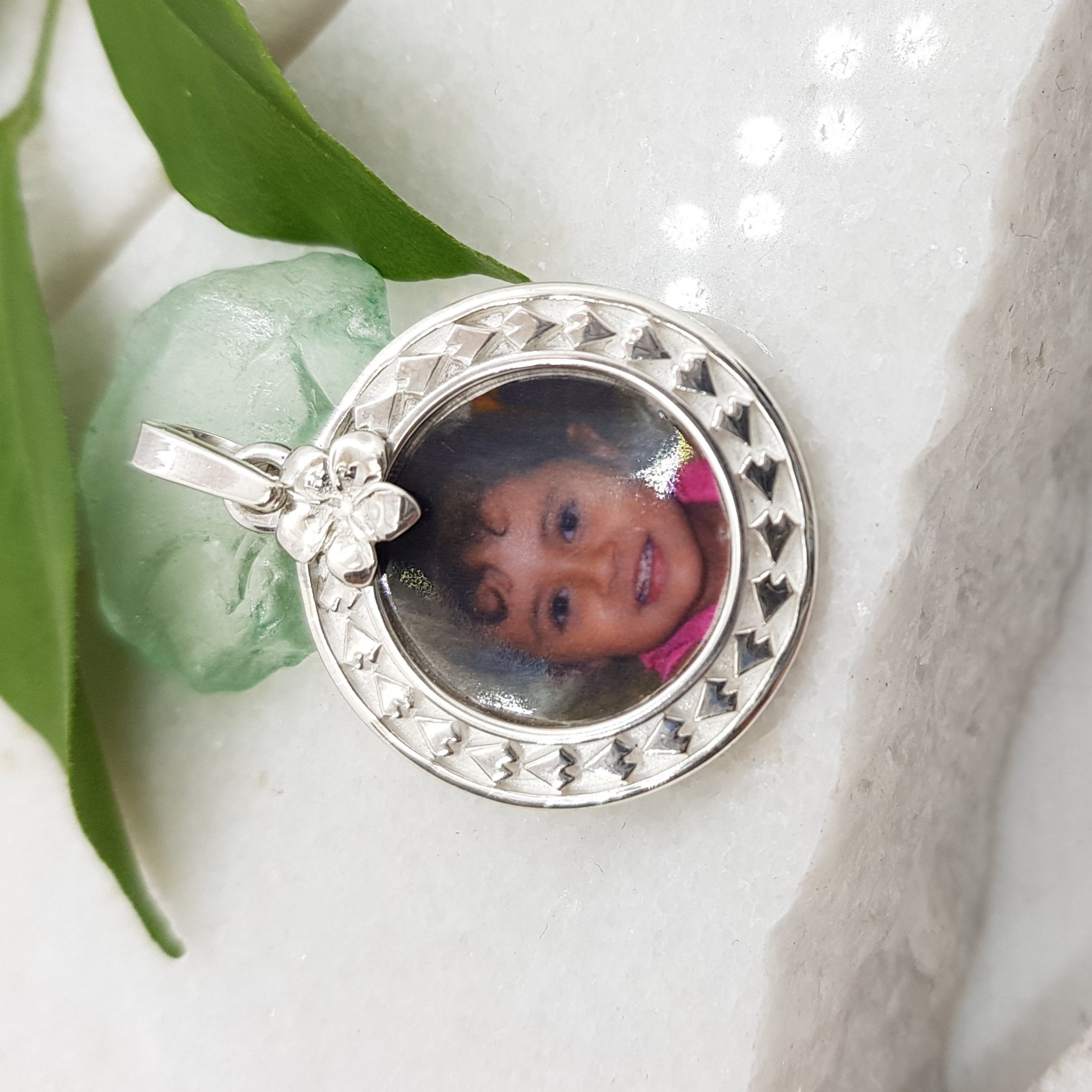 Silver mini photo frame pendant necklace 