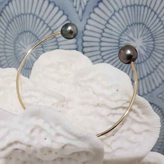 NCTPCUFF1 - 9ct Cuff Bangle with Tahitian pearls 