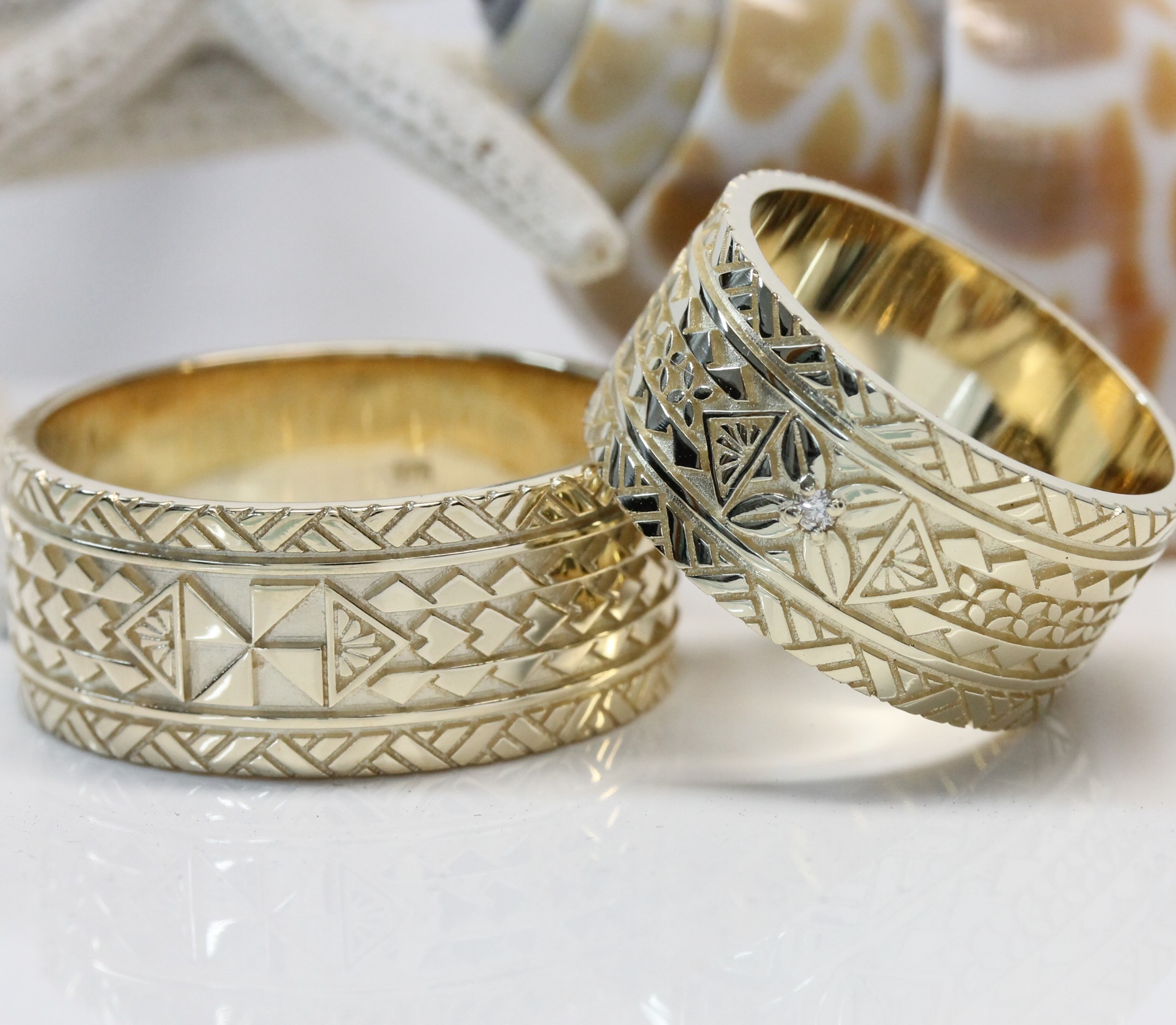 yellow goldno black